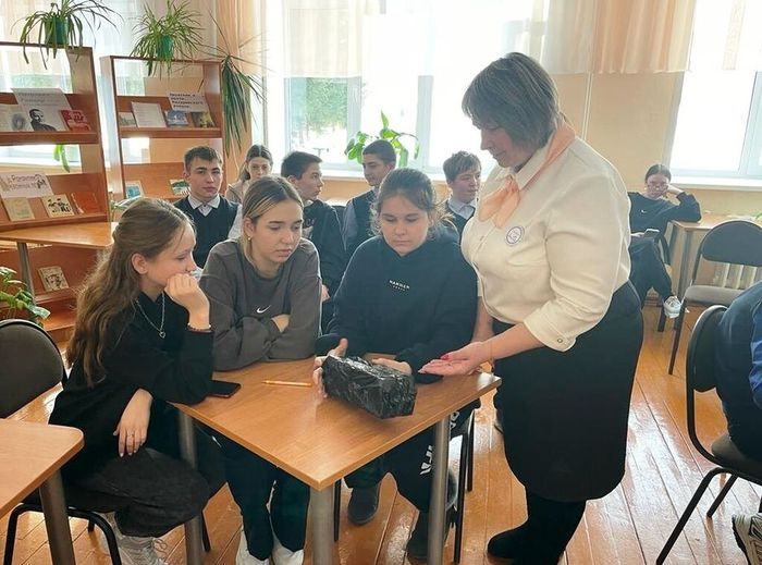 Урок мужества ''Непокоренный Ленинград'' для учащихся старших классов Сахаптинской школы
